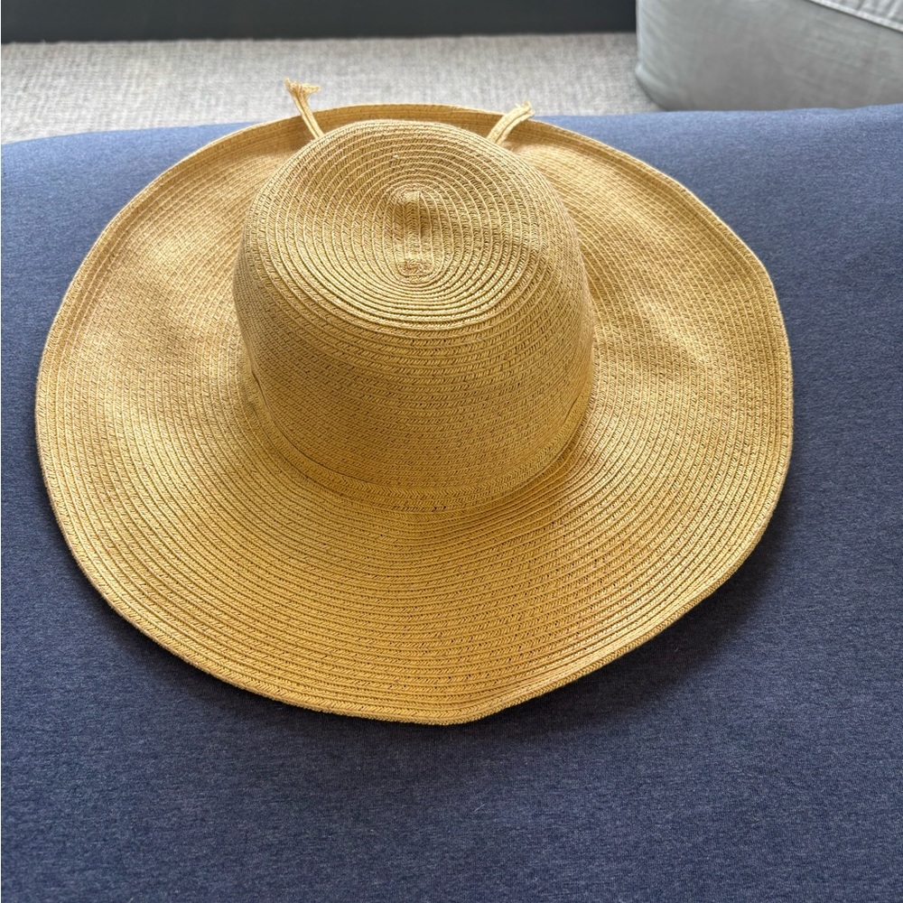 Wide-Brimmed 100% Straw Sun Hat